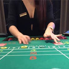 Responsible gaming reminder for new slot sessions on mobile devices